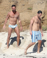 EXKLUSIV - Ricky Martin und sein Toyboy Jwan turteln am Strand in Mexico