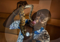 FEATURE - Ausgefallene Bilder: Mensch und Tier