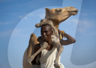 FEATURE - Ausgefallene Bilder: Mensch und Tier