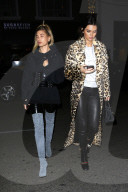 PEOPLE - Girlie Night: Kendall Jenner und Hailey Baldwin gemeinsam unterwegs