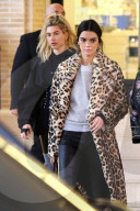 PEOPLE - Girlie Night: Kendall Jenner und Hailey Baldwin gemeinsam unterwegs