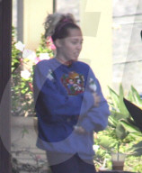 EXKLUSIV - Miley Cyrus geht mit Liam Hemsworth's Familie Essen