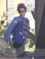 EXKLUSIV - Miley Cyrus geht mit Liam Hemsworth's Familie Essen
