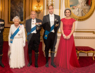 PEOPLE - Das Englische Königshaus posiert im Buckingham Palace