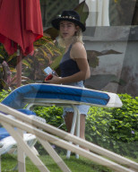 PEOPLE - Lottie Moss und Alex Mytton machen Ferien auf Barbados