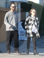PEOPLE - Hochschwangere Natalie Portman mit Ehemann Benjamin Millepied unterwegs zum in LA