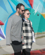 PEOPLE - Hochschwangere Natalie Portman mit Ehemann Benjamin Millepied unterwegs zum in LA
