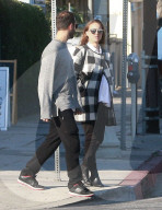 PEOPLE - Hochschwangere Natalie Portman mit Ehemann Benjamin Millepied unterwegs zum in LA
