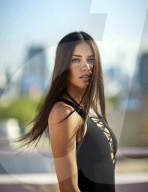 PEOPLE - Adriana Lima wirbt für Mayebelline