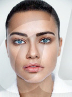 PEOPLE - Adriana Lima wirbt für Mayebelline