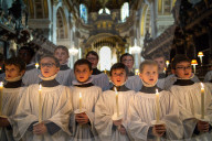 FEATURE - Sängerknaben der St. Pauls Kathedrale üben für Weihnachten