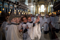 FEATURE - Sängerknaben der St. Pauls Kathedrale üben für Weihnachten