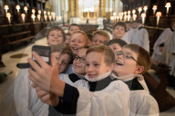 FEATURE - Sängerknaben der St. Pauls Kathedrale üben für Weihnachten