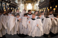 FEATURE - Sängerknaben der St. Pauls Kathedrale üben für Weihnachten