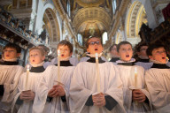 FEATURE - Sängerknaben der St. Pauls Kathedrale üben für Weihnachten