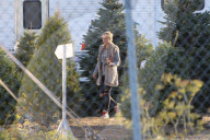 PEOPLE - Elsa Pataky kauft einen Weihnachtsbaum