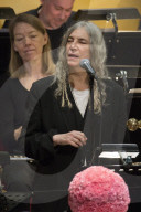 NEWS - Patti Smith singt an der Nobelpreis-Verleihung und vergisst den Text