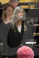 NEWS - Patti Smith singt an der Nobelpreis-Verleihung und vergisst den Text