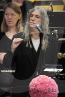 NEWS - Patti Smith singt an der Nobelpreis-Verleihung und vergisst den Text