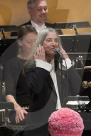 NEWS - Patti Smith singt an der Nobelpreis-Verleihung und vergisst den Text