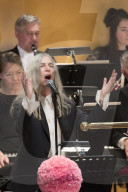 NEWS - Patti Smith singt an der Nobelpreis-Verleihung und vergisst den Text