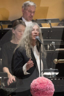 NEWS - Patti Smith singt an der Nobelpreis-Verleihung und vergisst den Text