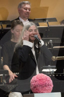NEWS - Patti Smith singt an der Nobelpreis-Verleihung und vergisst den Text