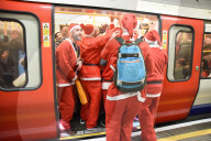 FEATURE - Ausgelassenes Feiern an der Santacon in London