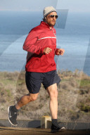 PEOPLE - Matthew McConaughey joggt am Meer entlang