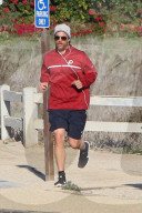 PEOPLE - Matthew McConaughey joggt am Meer entlang