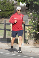 PEOPLE - Matthew McConaughey joggt am Meer entlang