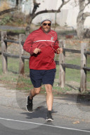 PEOPLE - Matthew McConaughey joggt am Meer entlang