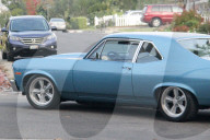 PEOPLE - Lady Gaga cruist mit ihrem alten Chevy herum