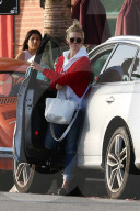 PEOPLE - January Jones sieht aus wie Santa Claus