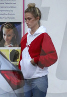 PEOPLE - January Jones sieht aus wie Santa Claus