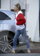 PEOPLE - January Jones sieht aus wie Santa Claus