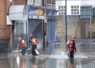 NEWS - Geplatzte Wasserleitung setzt halb London unter Wasser