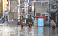 NEWS - Geplatzte Wasserleitung setzt halb London unter Wasser