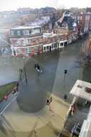 NEWS - Geplatzte Wasserleitung setzt halb London unter Wasser