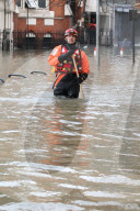 NEWS - Geplatzte Wasserleitung setzt halb London unter Wasser
