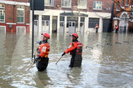 NEWS - Geplatzte Wasserleitung setzt halb London unter Wasser