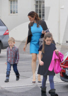 PEOPLE - Jennifer Garner geht sehr elegant gekleidet in die Kirche mit Mann und Kindern
