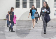 PEOPLE - Jennifer Garner geht sehr elegant gekleidet in die Kirche mit Mann und Kindern