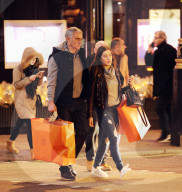 EXKLUSIV - Jose Mourinho macht mit seiner Tochter Weihnachtskäufe