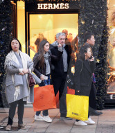 EXKLUSIV - Jose Mourinho macht mit seiner Tochter Weihnachtskäufe
