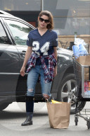 PEOPLE - Ashley Greene macht Grosseinkäufe