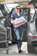 PEOPLE - Ashley Greene macht Grosseinkäufe