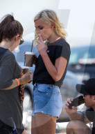 PEOPLE - Sophie Monk und Sam Johnston stehen für Pepsi vor der Linse