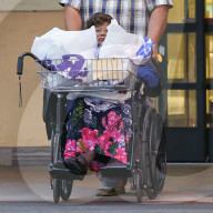 PEOPLE - Katherine Jackson ist auf den Rollstuhl angewiesen