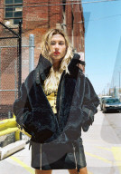 PEOPLE - Hailey Baldwin wirbt für Eleven Paris